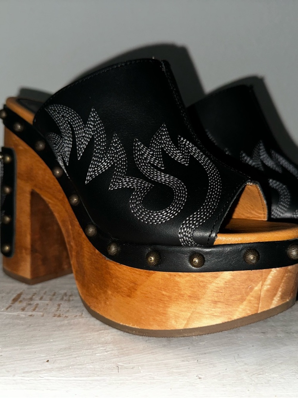 dingo women’s free spirit wooden sandals - Picture 15 of 16
